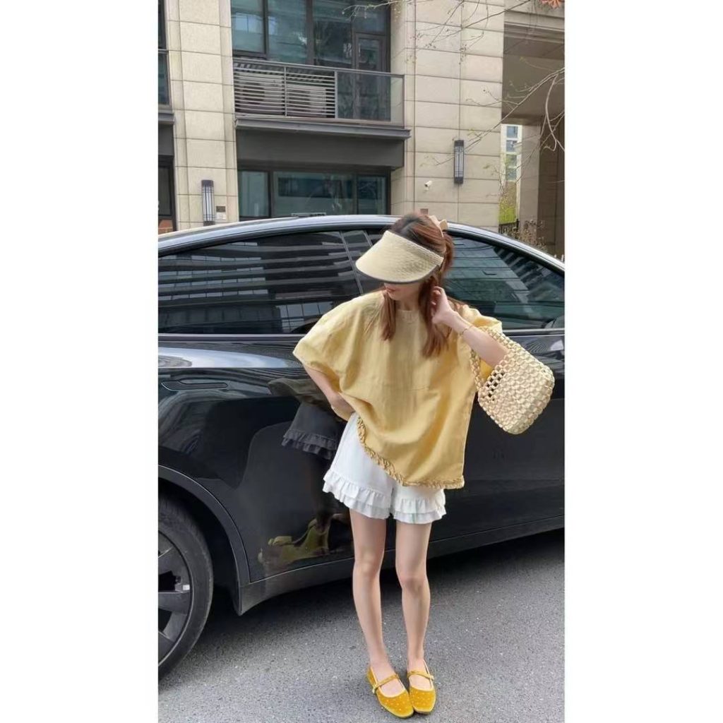 Korean Style Ruffle Hem Puff Sleeve Short Sleeve Blouse and White Lace Shorts Two Piece Set